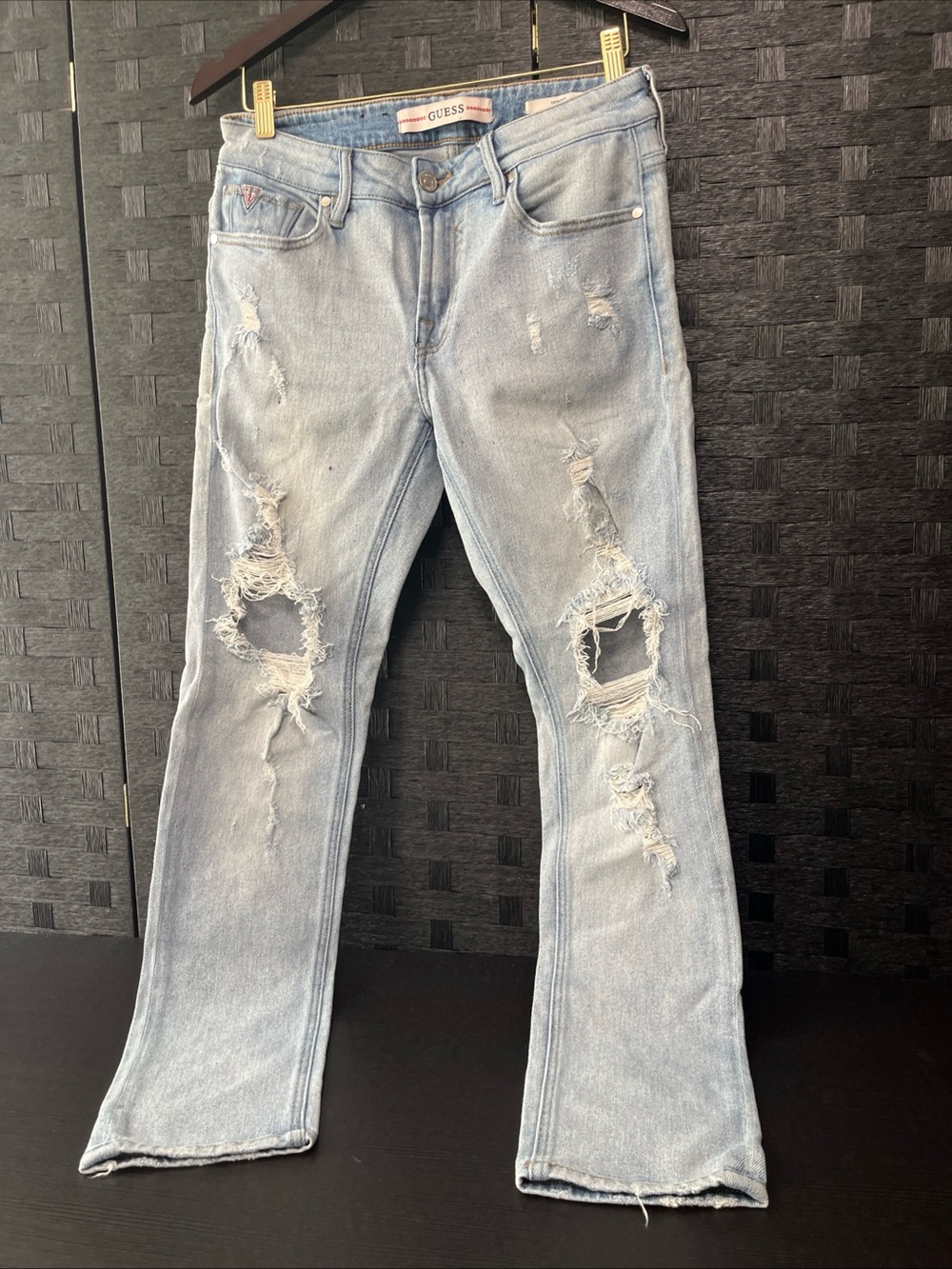 GUESS Men’s Skinny Fit Light Wash Distressed Blue Jeans Size 30x30
